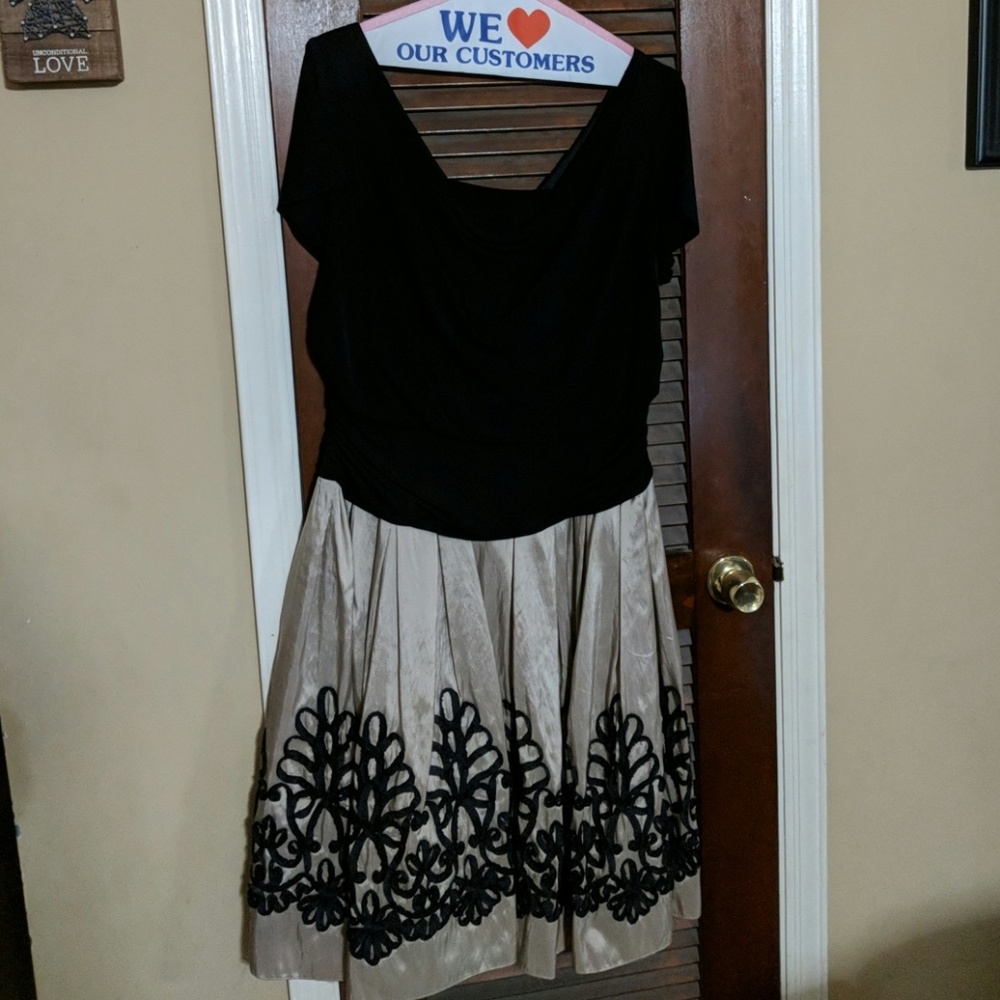 Gorgeous dress from Dressbarn Collection in sz. 18